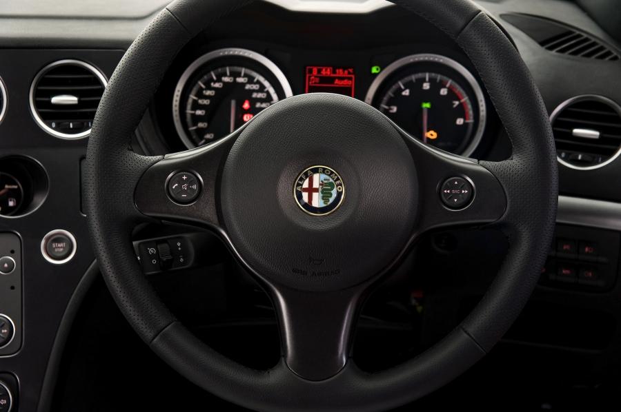 Панель приборов Alfa Romeo 159 (939A) 2008 года  (ZA) (фото 10 из 23)